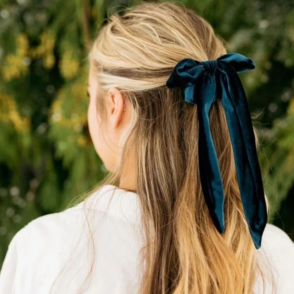 Allison Velvet Hair Bow - Black - Picture 6 of 9
